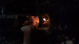 阶梯下的恶魔 photo