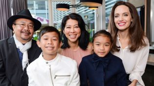 他们先杀了我父亲：一个柬埔寨女儿的回忆录 photo
