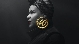 女人四十玩说唱 photo