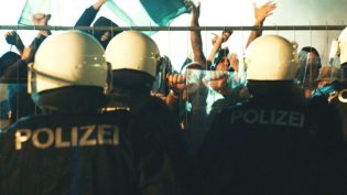 警事：以暴制暴 photo