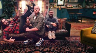 三个男人的欢乐屋 photo